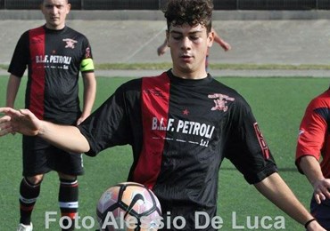 Mercato litorale: il baby Davide Esposito alla Pescia. Corneto sonda Luca Italiano. S.Marinella vuol fare spesa alla Csl Soccer