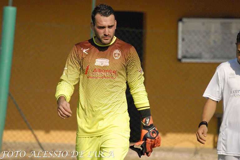 Simone Notari saluta la Pescia: 