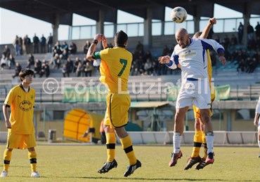 CALCIOMERCATO - La Castrense che va e quella che viene: preso il baby Guerrini dal Montefiascone. Ora si punta a convincere Toscano. Cosenza al Cerveteri, Izzi a Tolfa. La Sorianese annuncia Donninelli diesse. Colpo Fabrica: ecco mister 18 gol Adolini